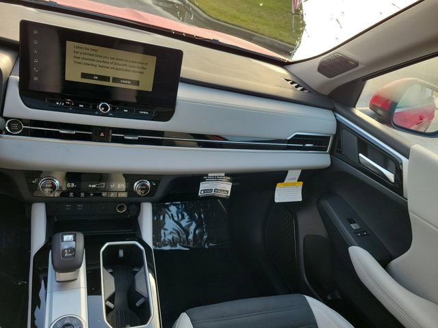 New 2025 Mitsubishi Outlander SE image 18