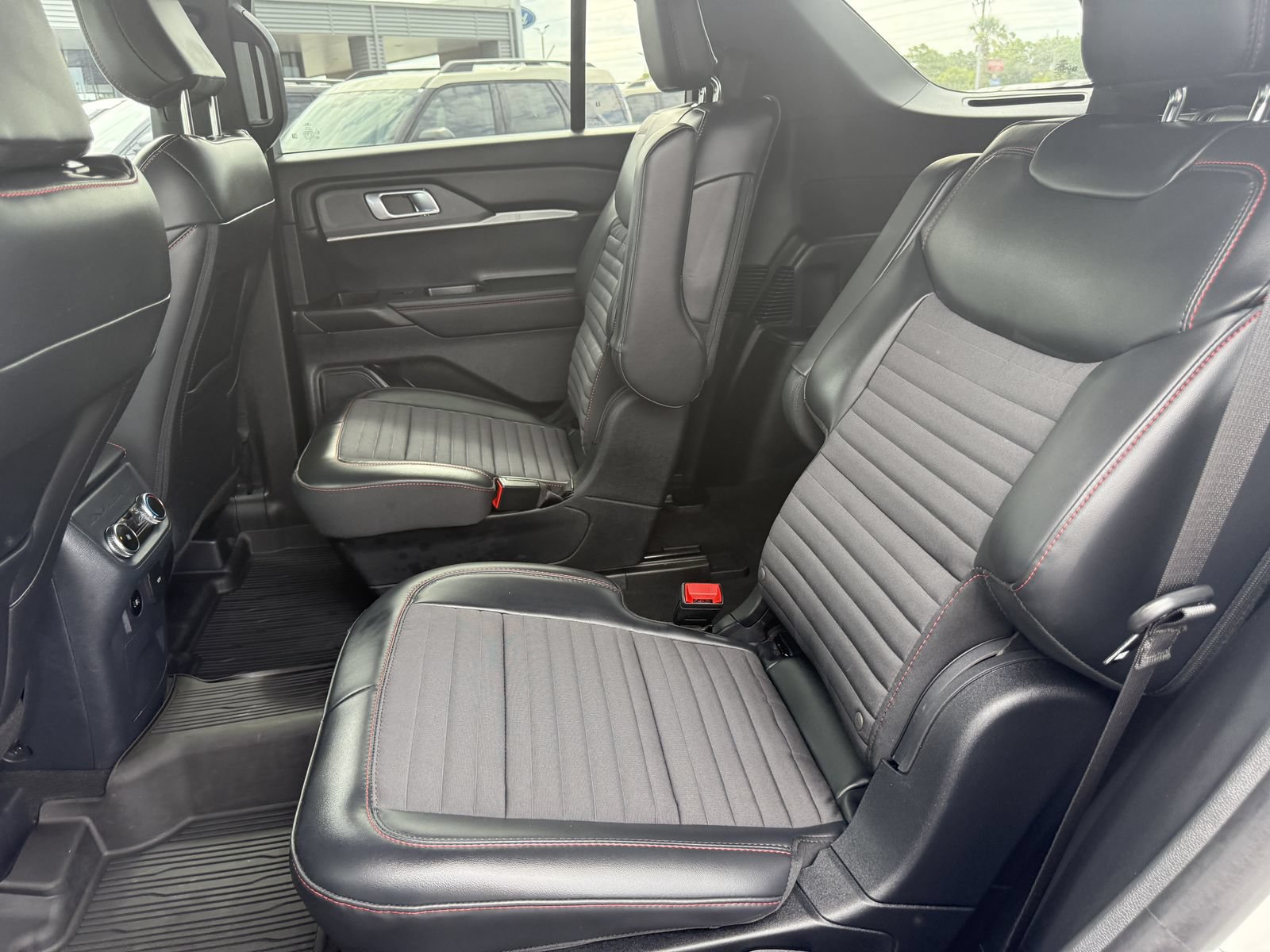 Certified 2025 Ford Explorer ST-Line AWD/4WD image 21