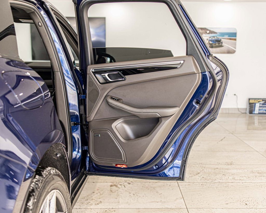 Used 2022 Porsche Macan S AWD/4WD image 39