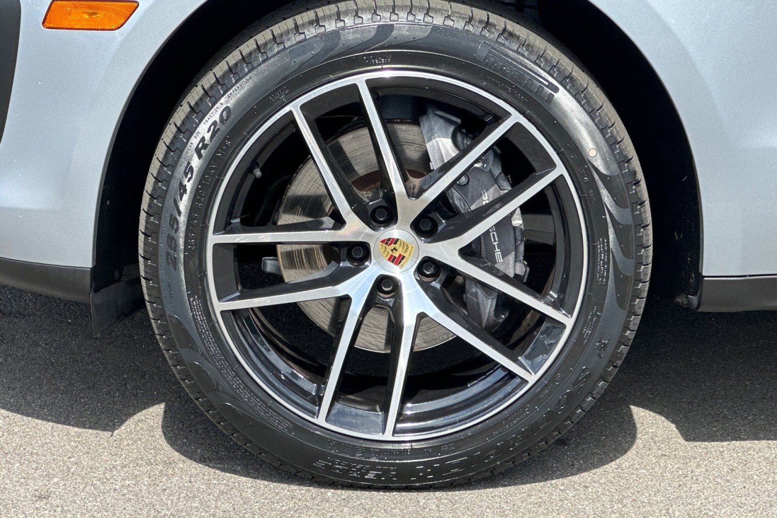 Certified 2023 Porsche Macan AWD/4WD image 27