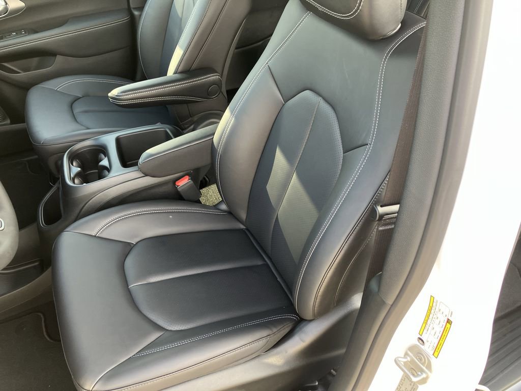 New 2026 Chrysler Pacifica Select image 26