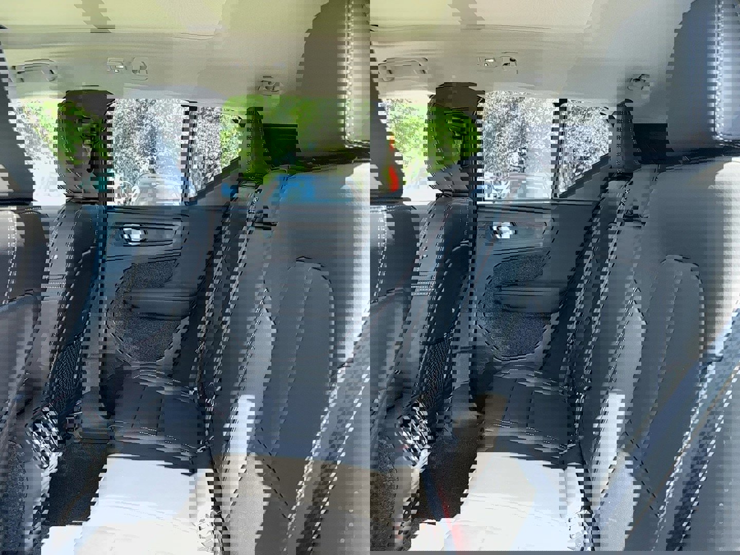 New 2025 Volvo XC40 B5 Ultra w/ Protection Package image 16