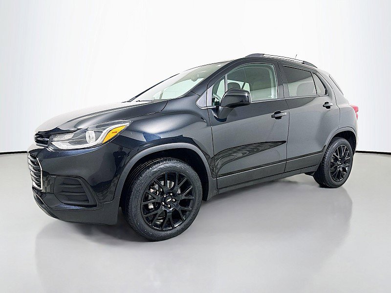 Used 2022 Chevrolet Trax LT w/ Midnight Edition image 3