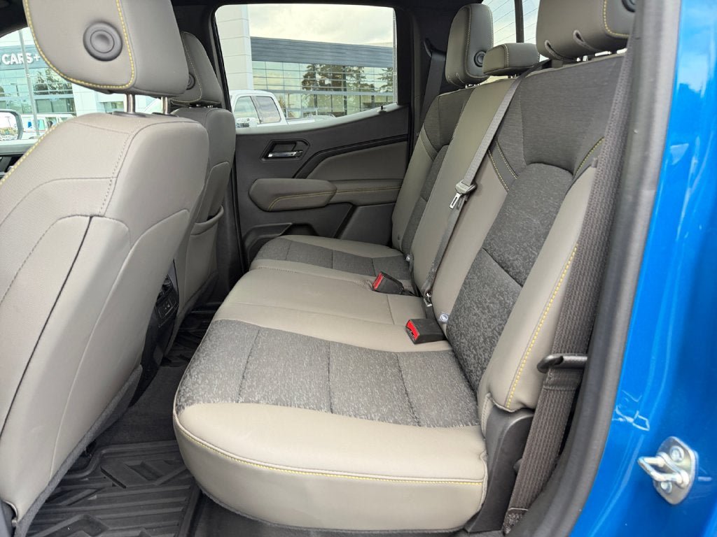Used 2024 Chevrolet Colorado ZR2 w/ Technology Package AWD/4WD image 33