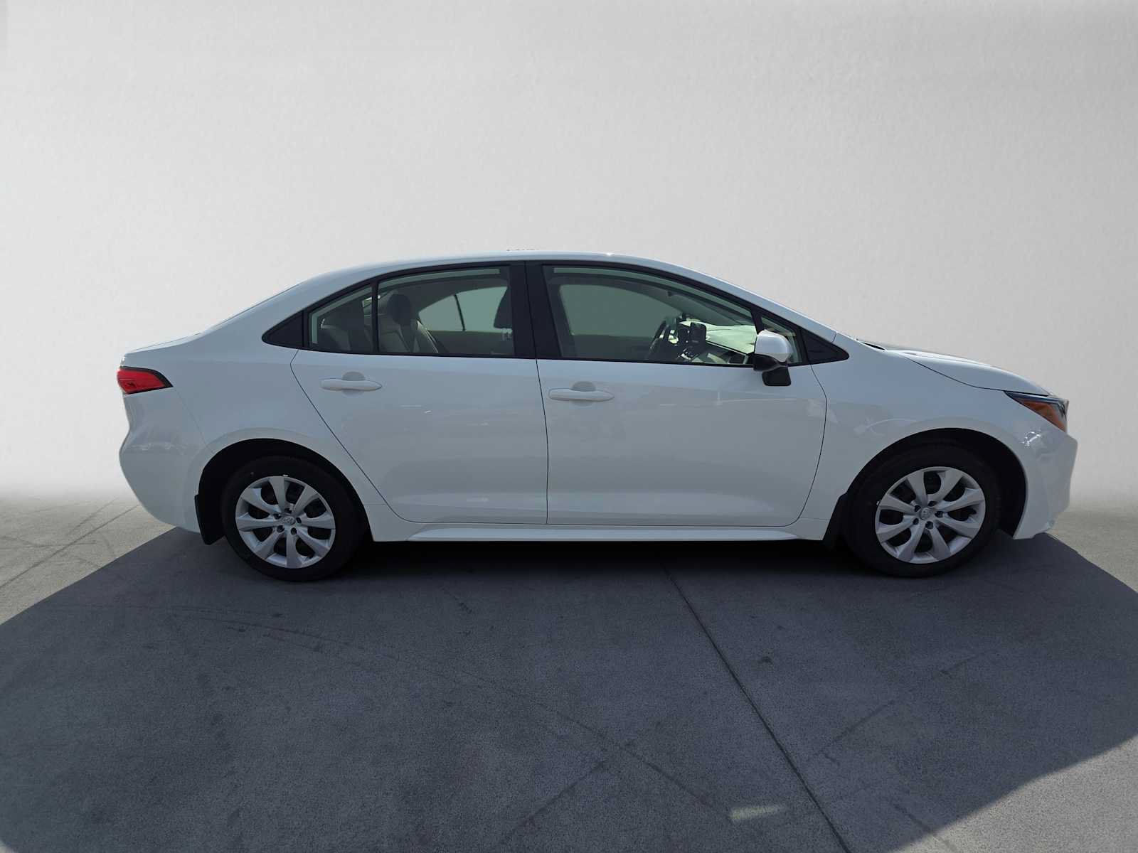 Used 2026 Toyota Corolla LE FWD image 2