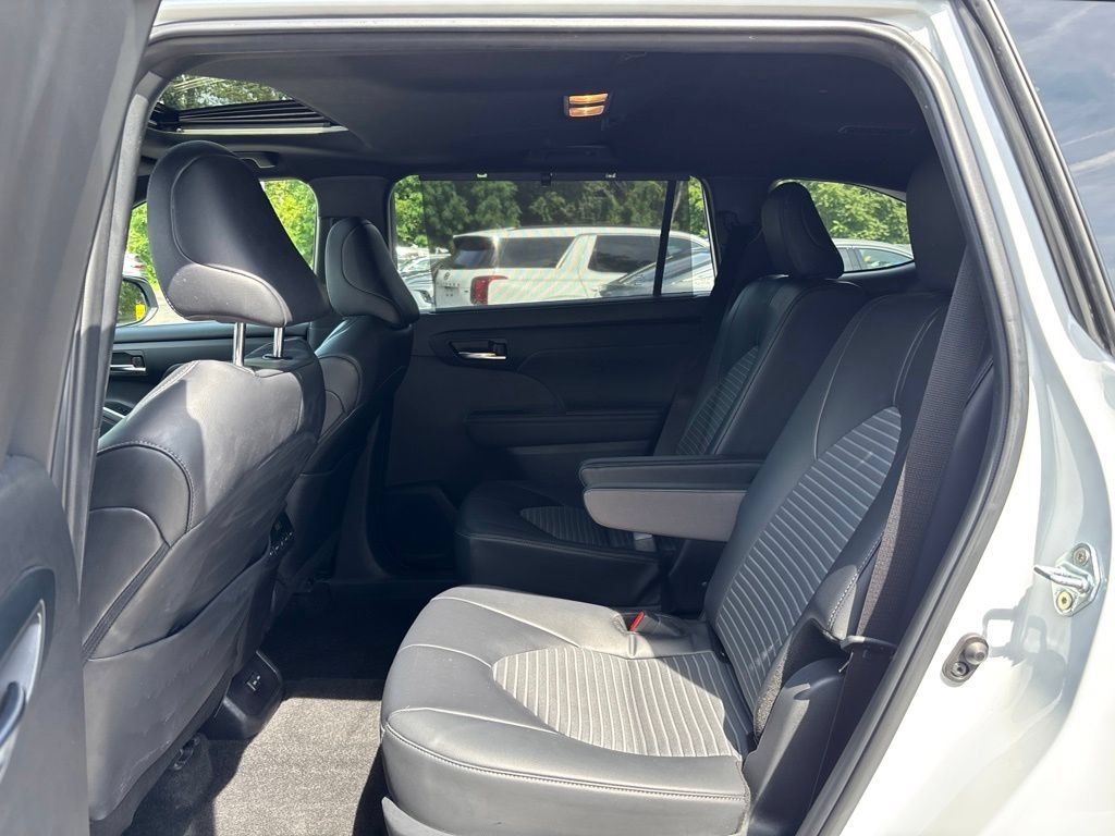 Used 2024 Toyota Highlander XSE AWD/4WD image 17