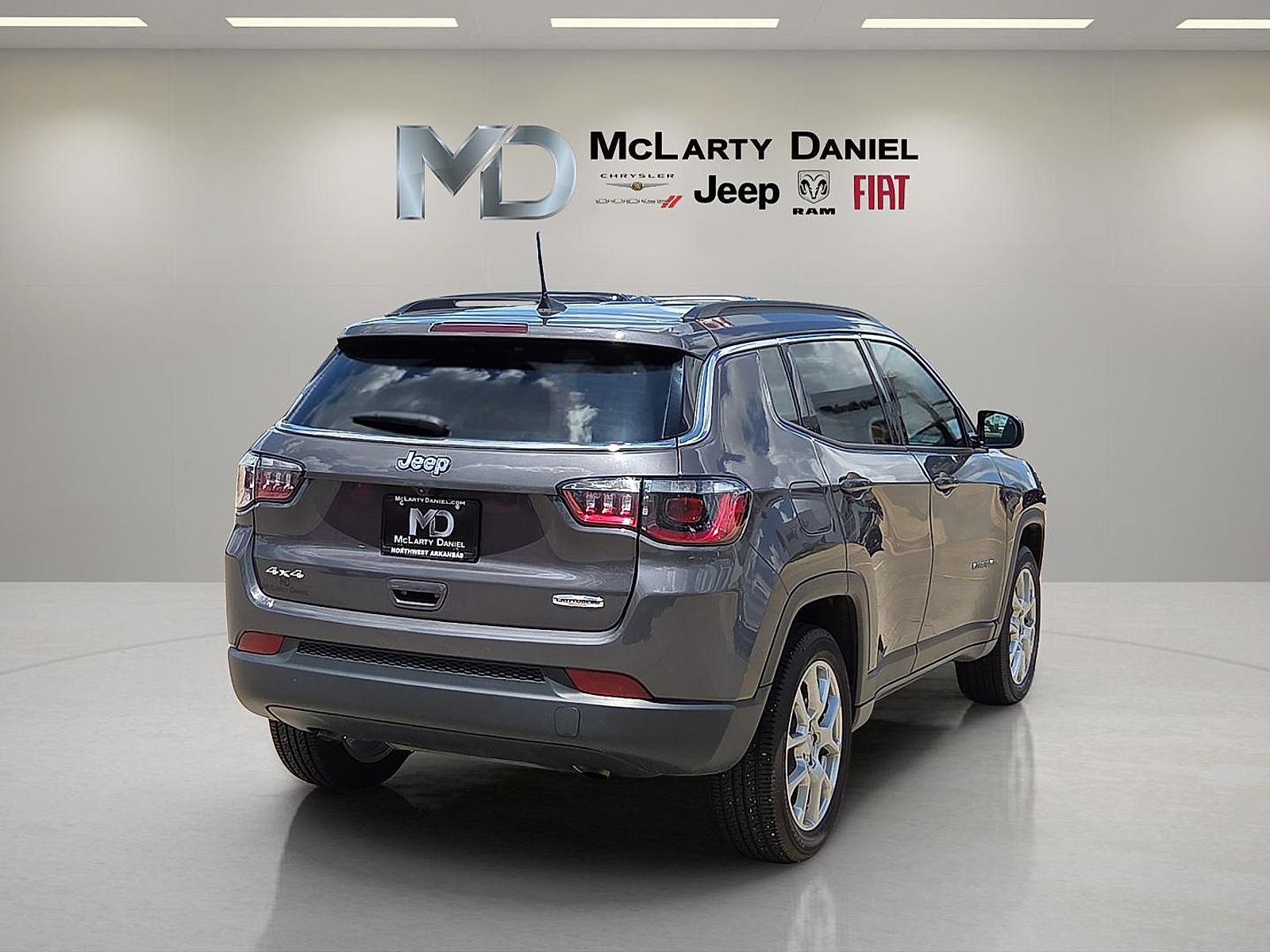Used 2024 Jeep Compass Latitude AWD/4WD image 5