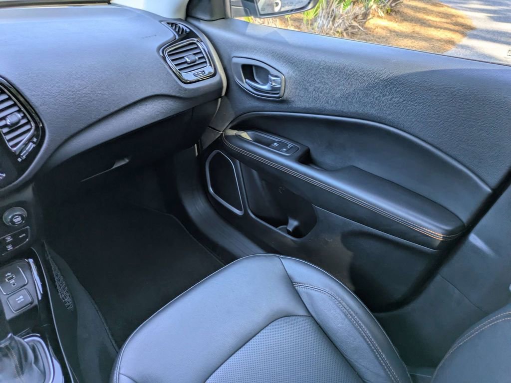Used 2018 Jeep Compass Limited w/ Navigation Group AWD/4WD image 18