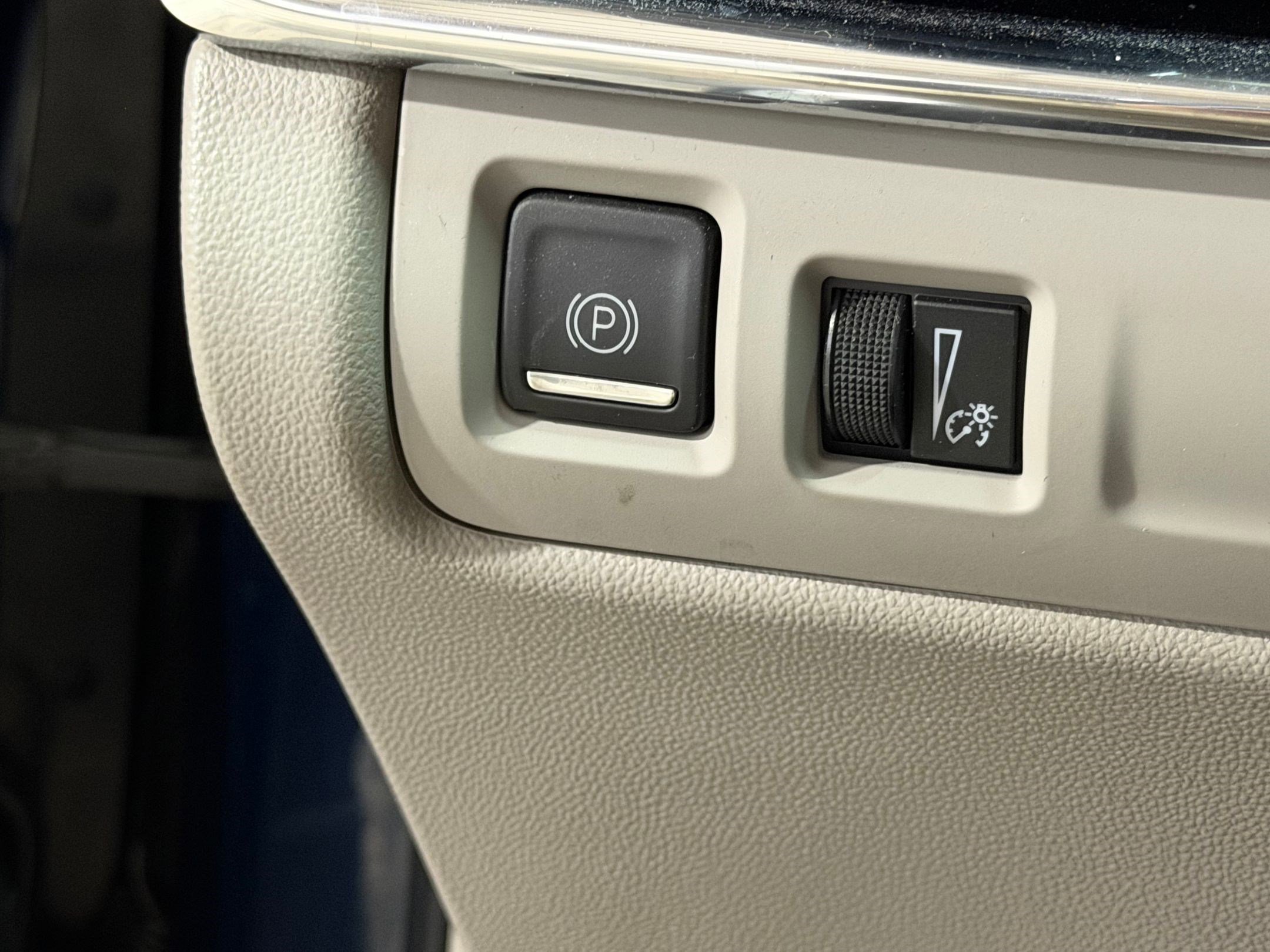 Used 2020 Cadillac XT4 Premium Luxury FWD image 23