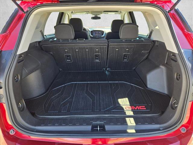 Used 2023 GMC Terrain SLE w/ Driver Convenience Package image 6