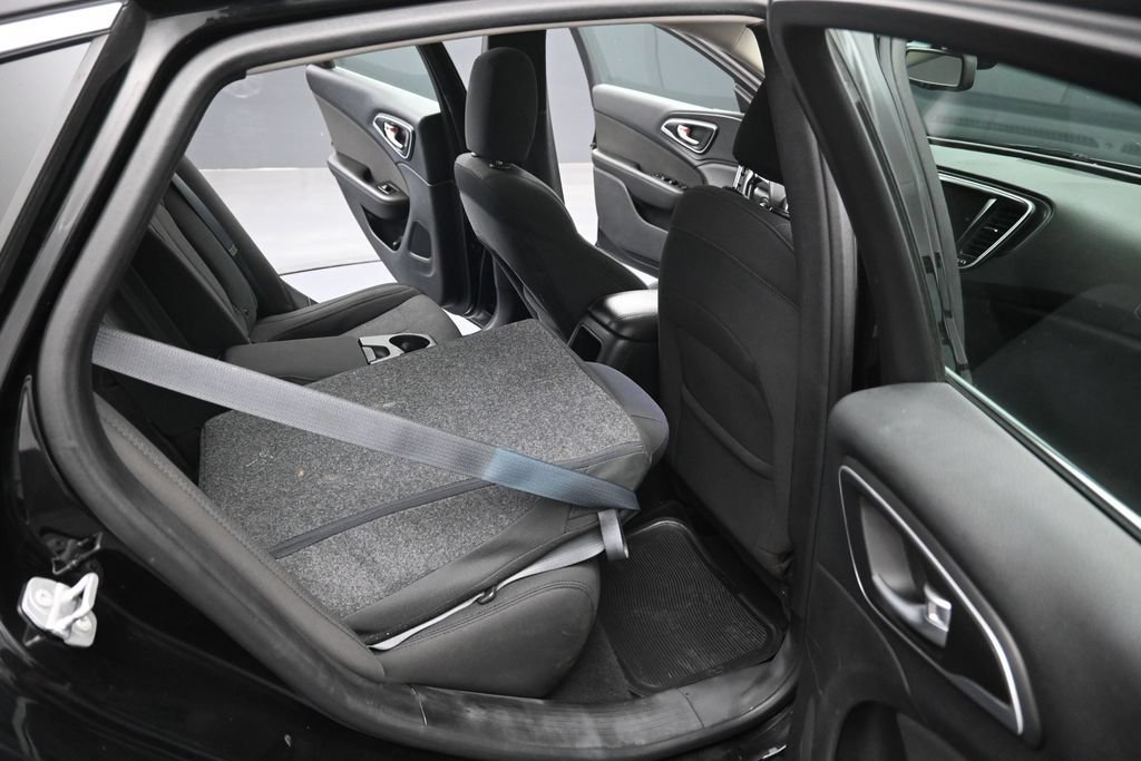 Used 2016 Chrysler 200 Limited w/ Anniversary Edition FWD image 30
