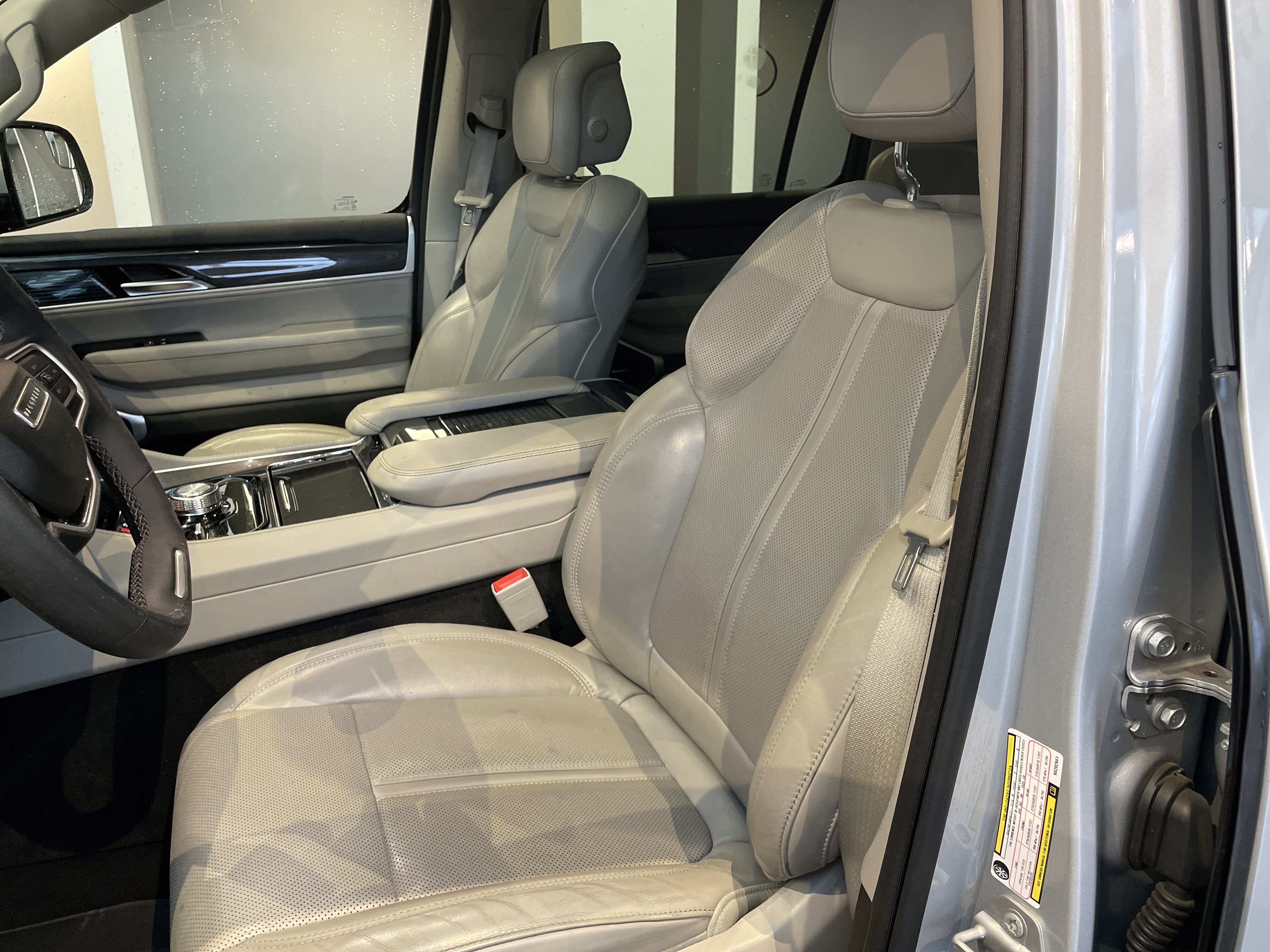 Used 2022 Jeep Wagoneer Series I w/ Premium Group I AWD/4WD image 18