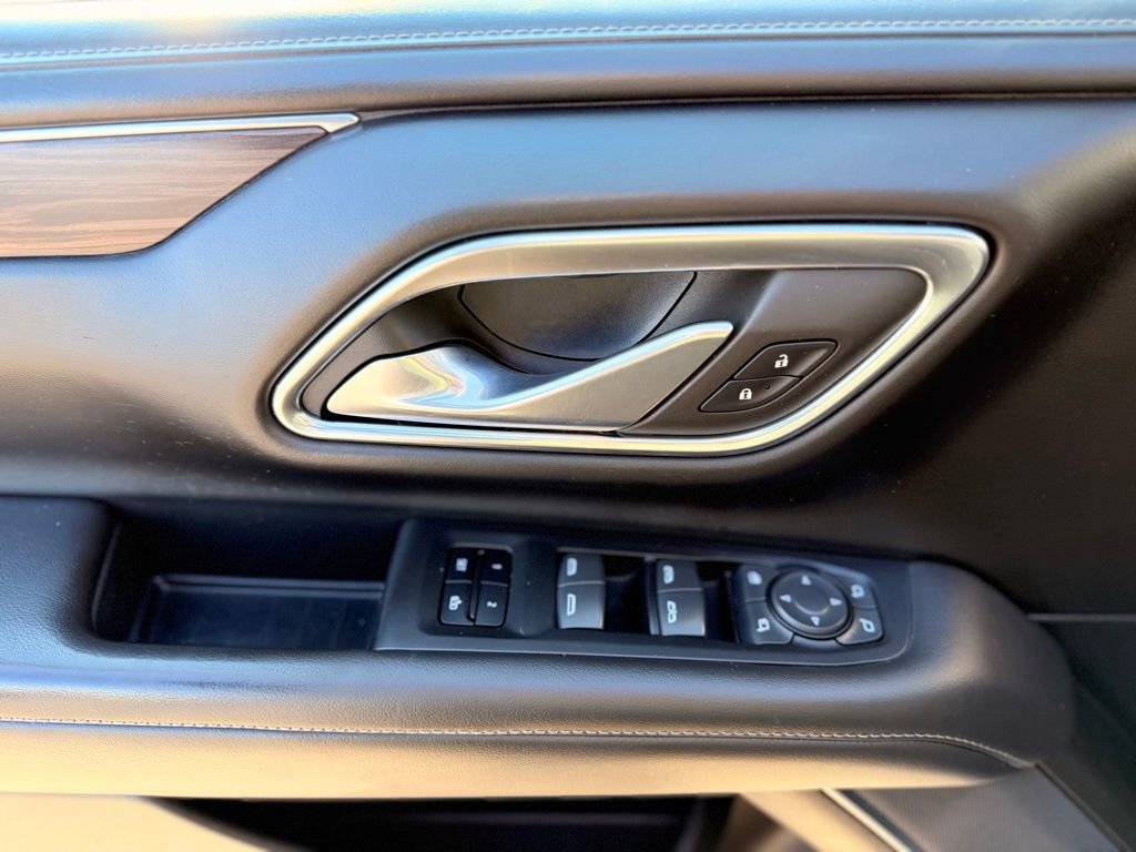 Used 2023 Chevrolet Suburban Z71 w/ Luxury Package image 22