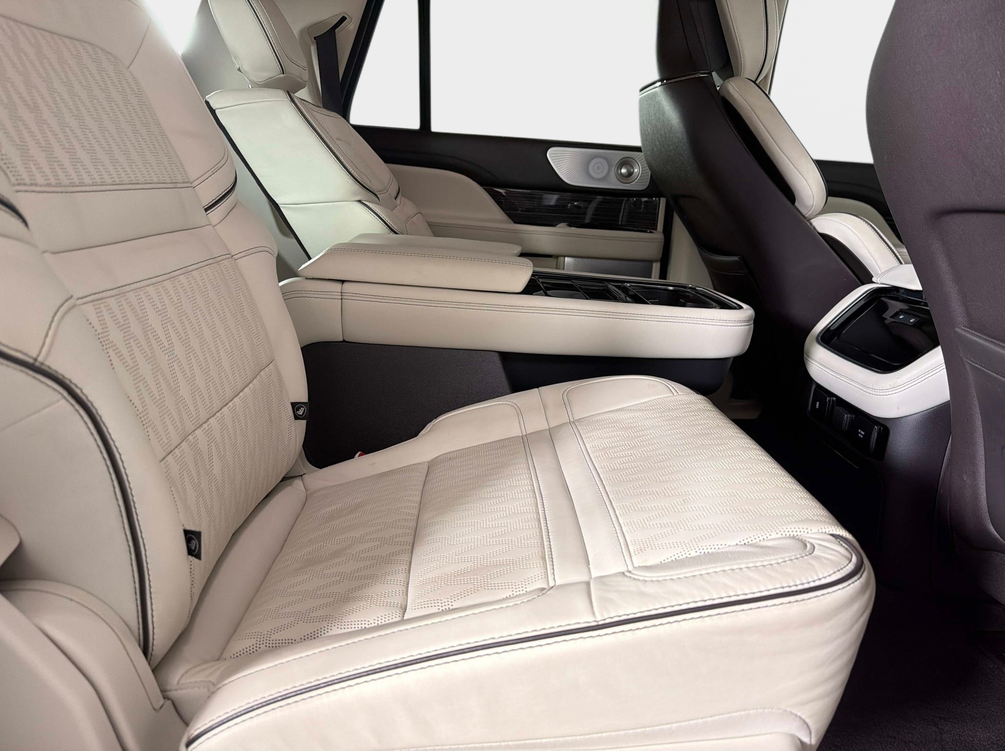 Used 2024 Lincoln Navigator L Black Label AWD/4WD image 25