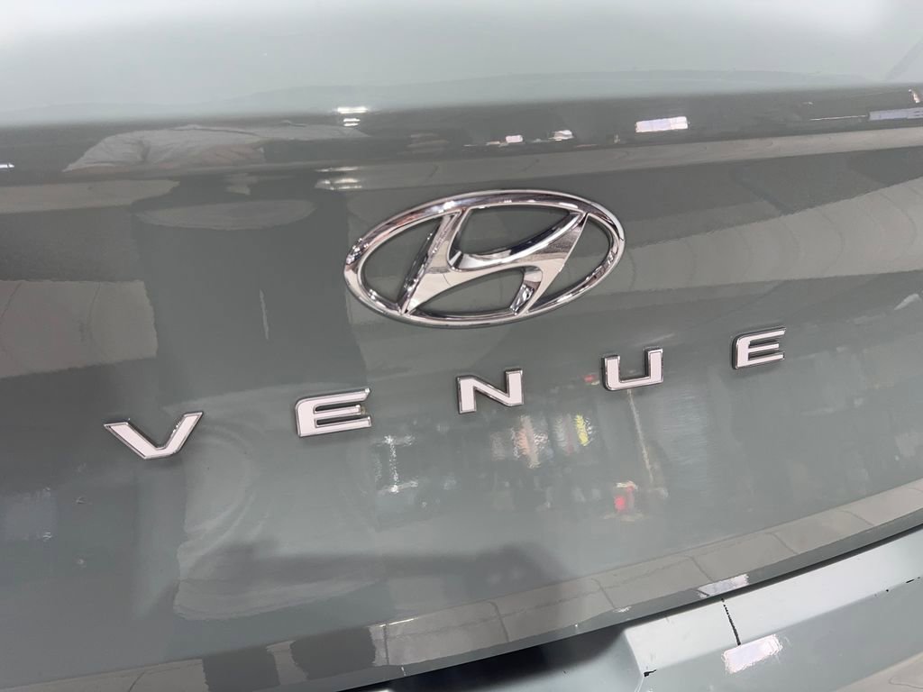 Used 2025 Hyundai Venue SEL image 20