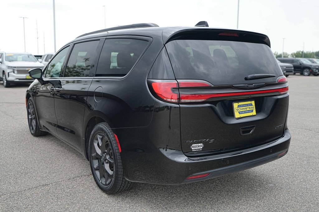 Used 2025 Chrysler Pacifica Limited FWD image 8