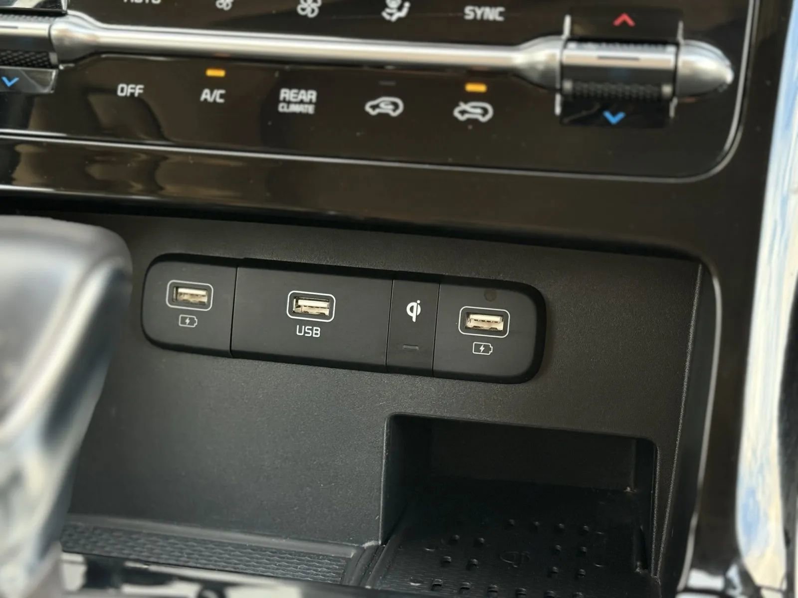 Used 2023 Kia Carnival SX Prestige w/ Paint Protection Package image 38