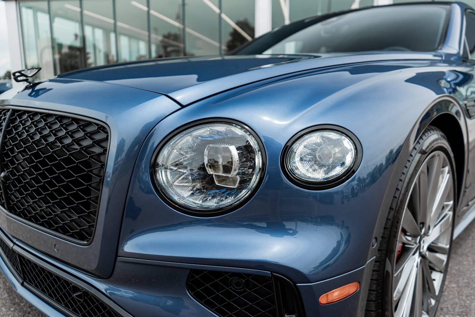 Certified 2025 Bentley Flying Spur Plug-In Hybrid AWD/4WD image 23