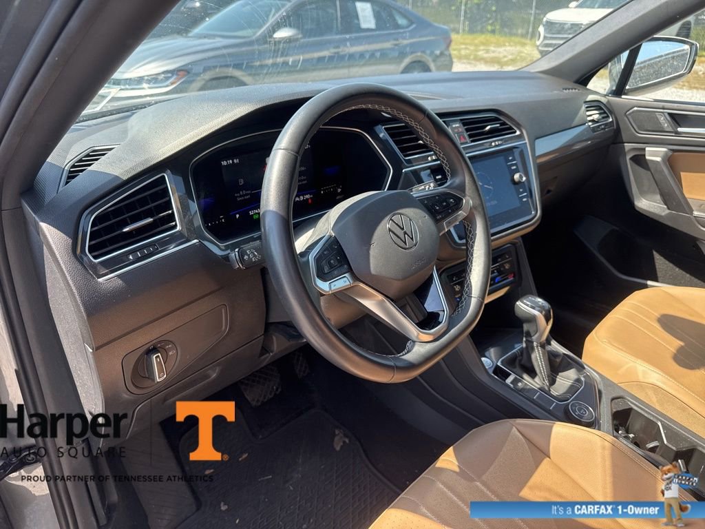 Used 2022 Volkswagen Tiguan SE w/ Panoramic Sunroof Package AWD/4WD image 13