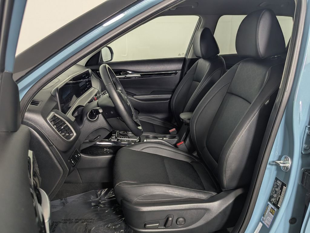 Used 2025 Kia Seltos EX FWD image 12