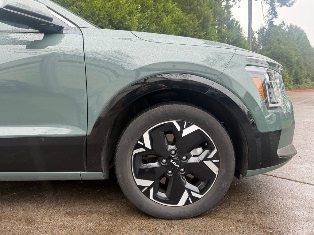 Used 2024 Kia Niro Wind w/ Wind Preserve Package FWD image 3