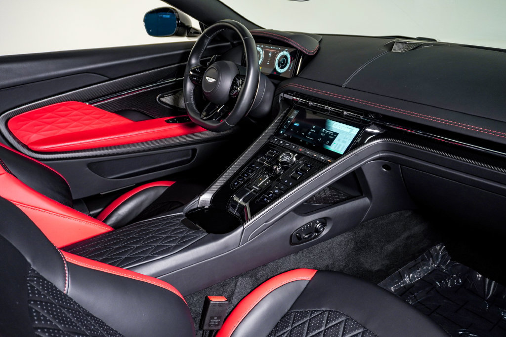 Used 2024 Aston Martin DB12 Coupe RWD image 17
