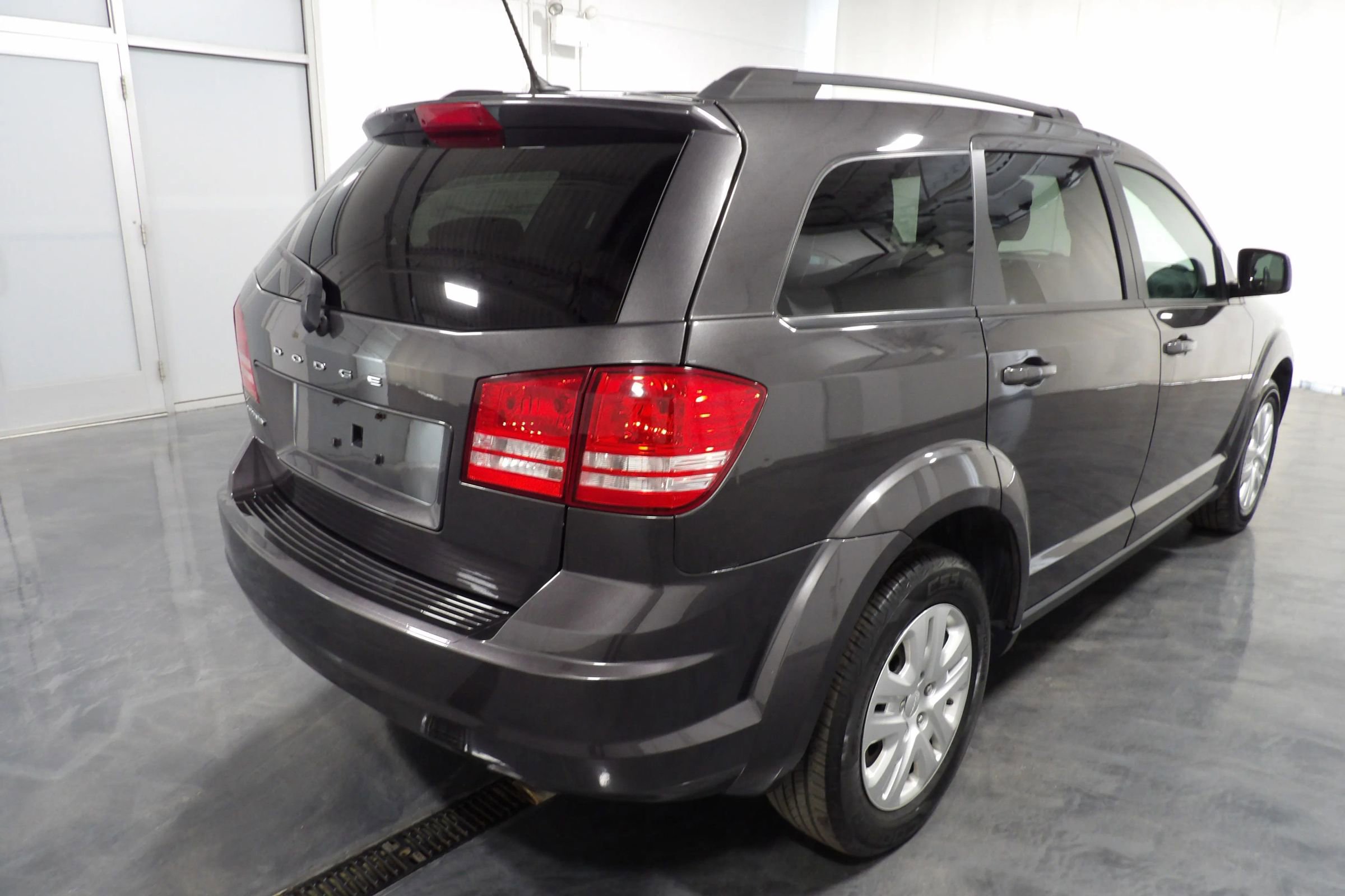 Used 2018 Dodge Journey SE image 4