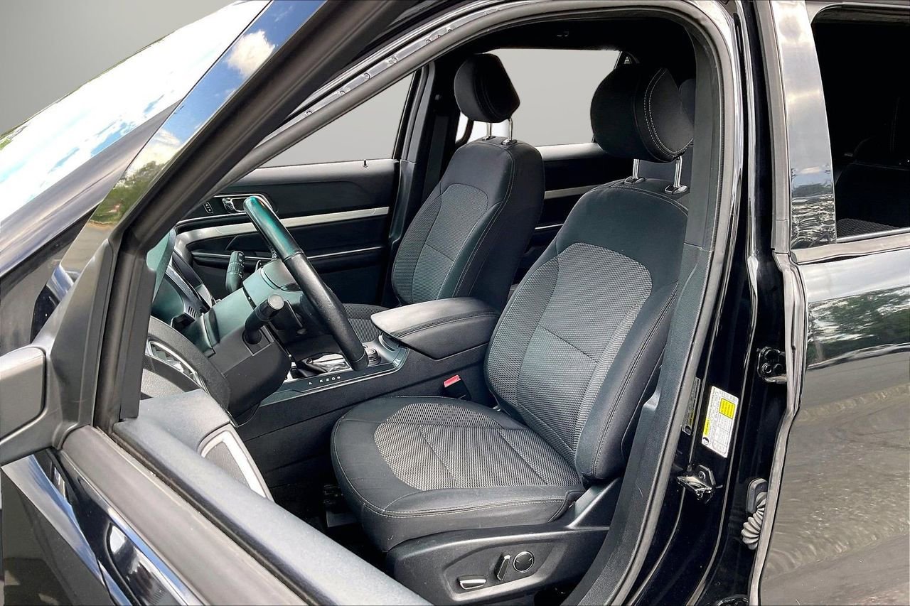 Used 2016 Ford Explorer XLT w/ Equipment Group 201A image 22