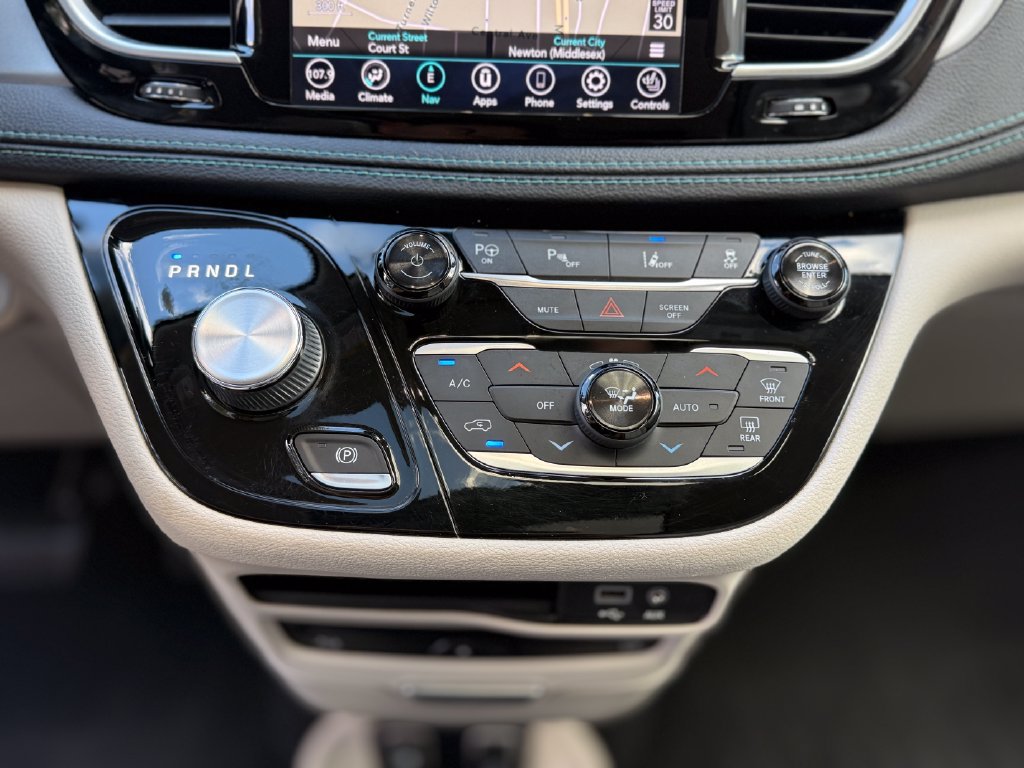 Used 2019 Chrysler Pacifica Limited w/ Advanced Safetytec Group FWD image 20