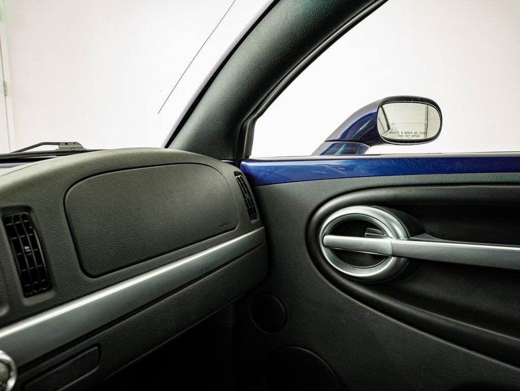 Used 2004 Chevrolet SSR w/ Preferred Equipment Group image 32