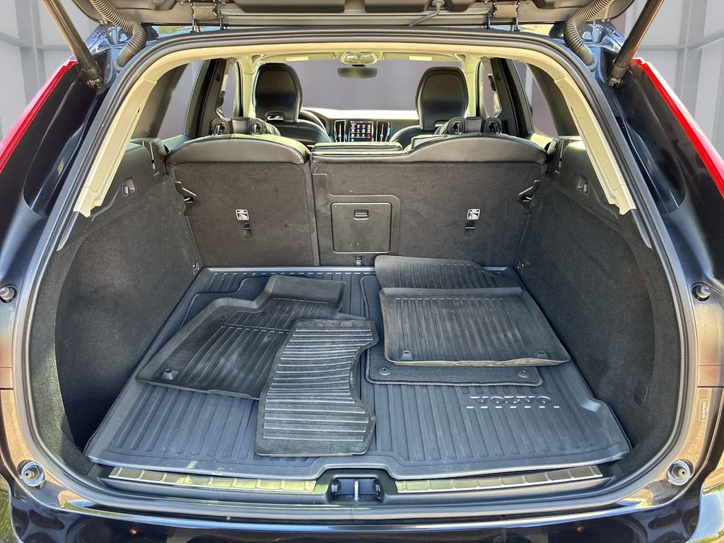 Used 2023 Volvo XC60 B5 Core AWD/4WD image 14