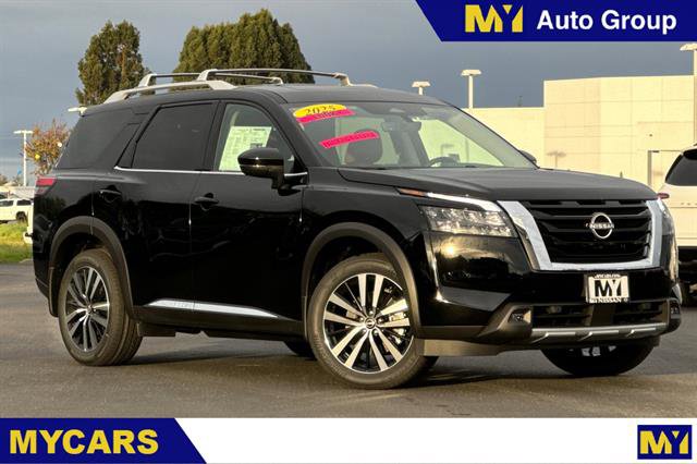 New 2025 Nissan Pathfinder Platinum w/ Cargo Package image 1