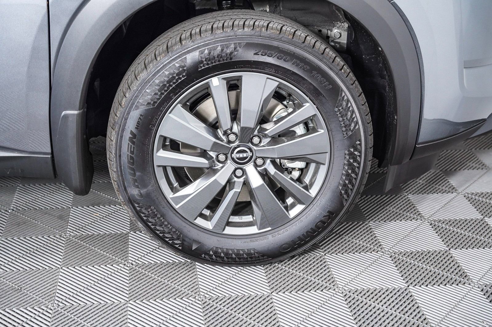 Certified 2025 Nissan Pathfinder S image 11