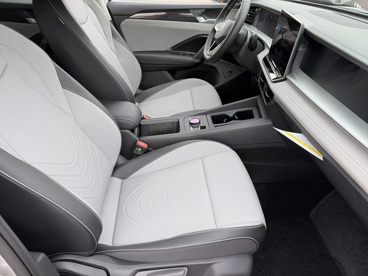 New 2026 Volkswagen Tiguan SE image 8