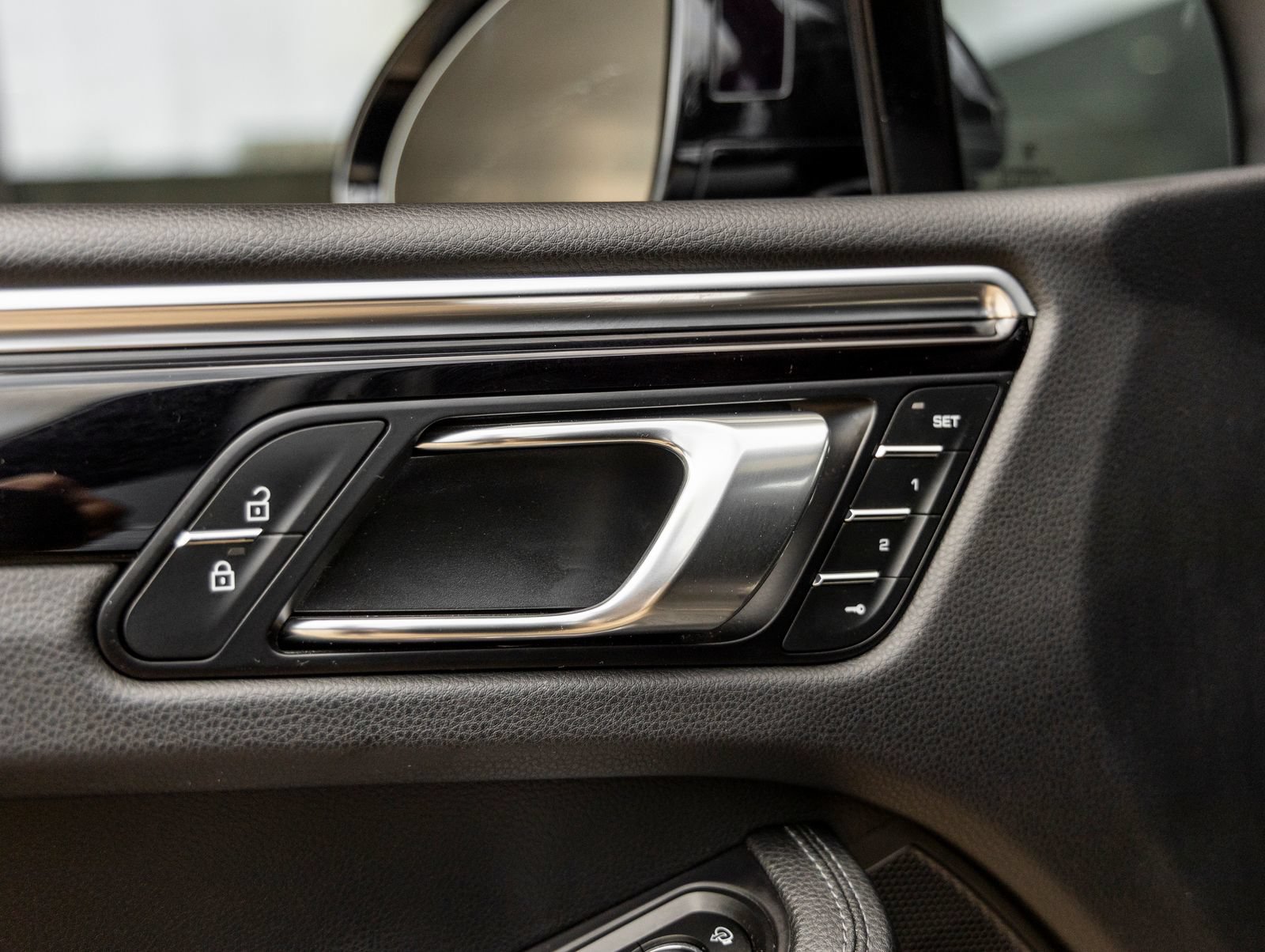 Certified 2023 Porsche Macan AWD/4WD image 22
