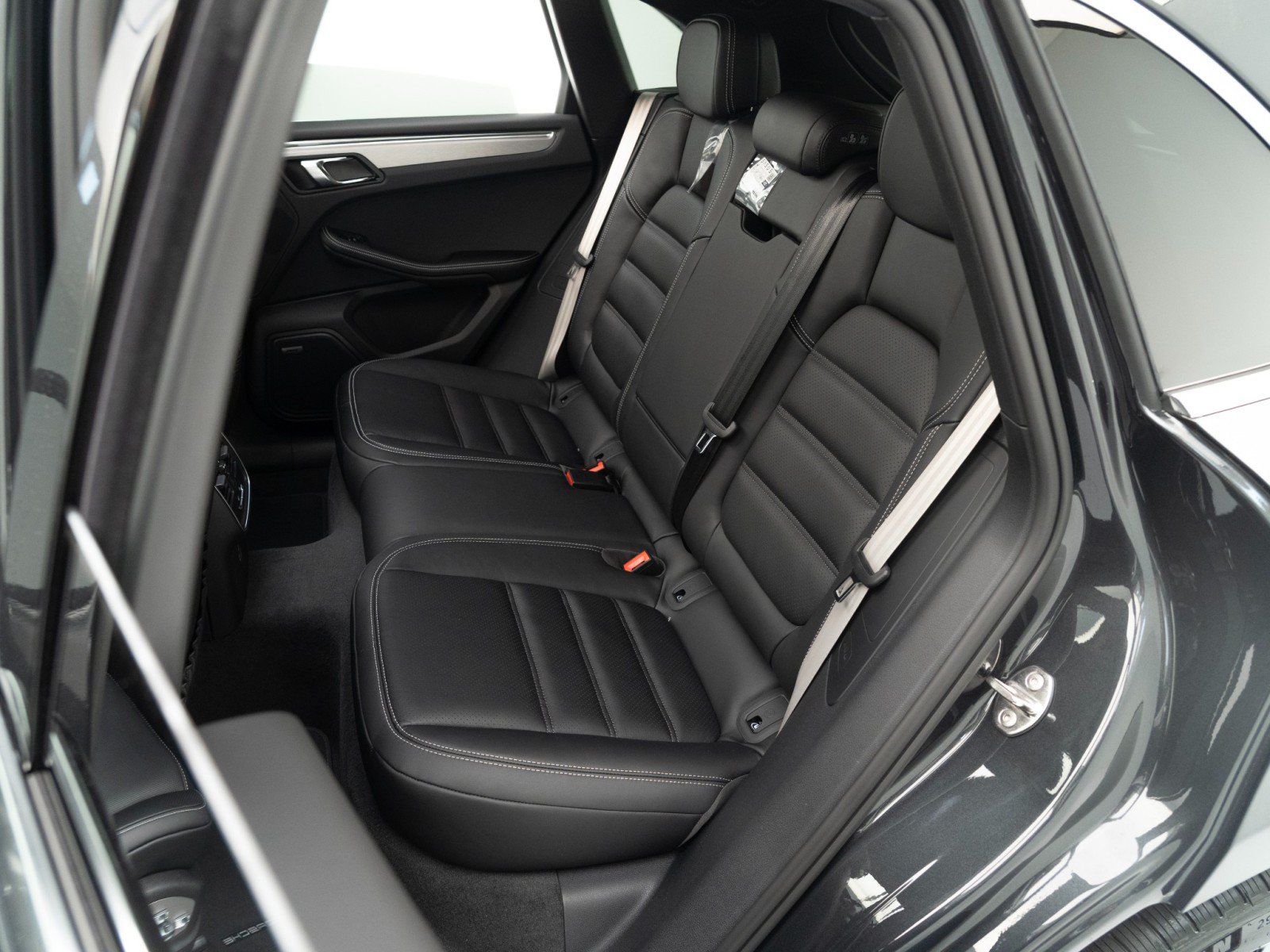 New 2026 Porsche Macan S AWD/4WD image 31