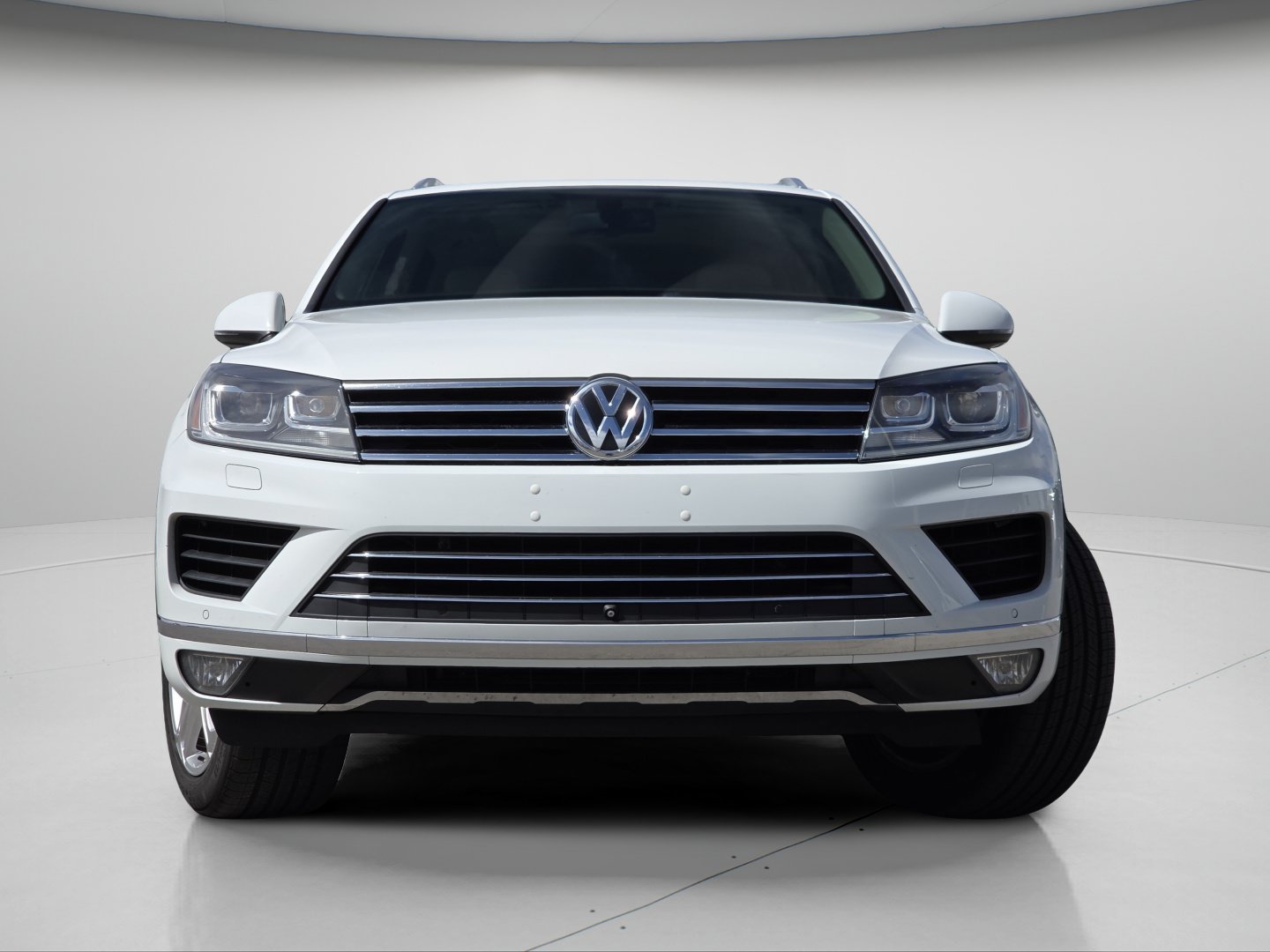 Used 2015 Volkswagen Touareg Executive AWD/4WD image 3