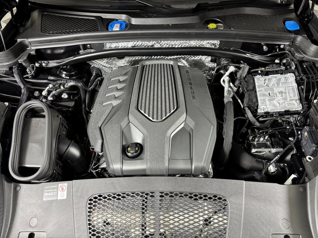 Used 2026 Porsche Macan Turbo AWD/4WD image 41