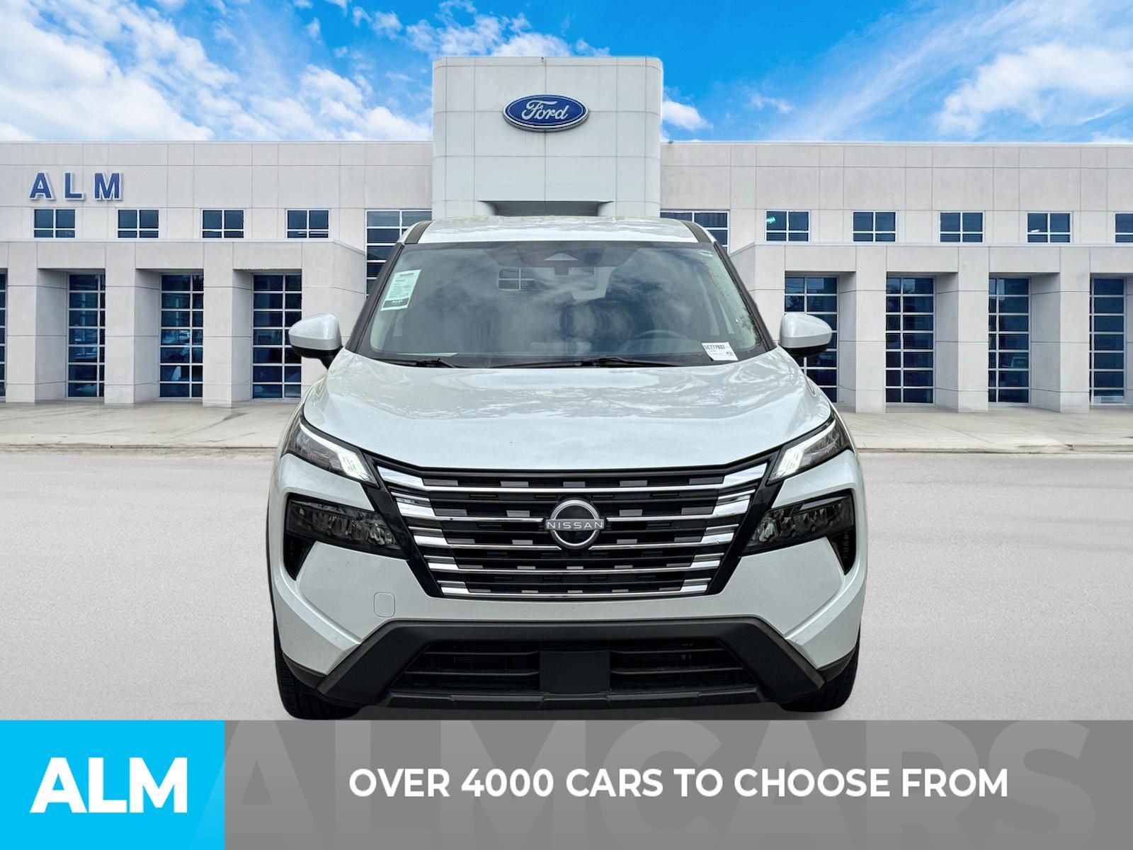 Used 2025 Nissan Rogue SV FWD image 2