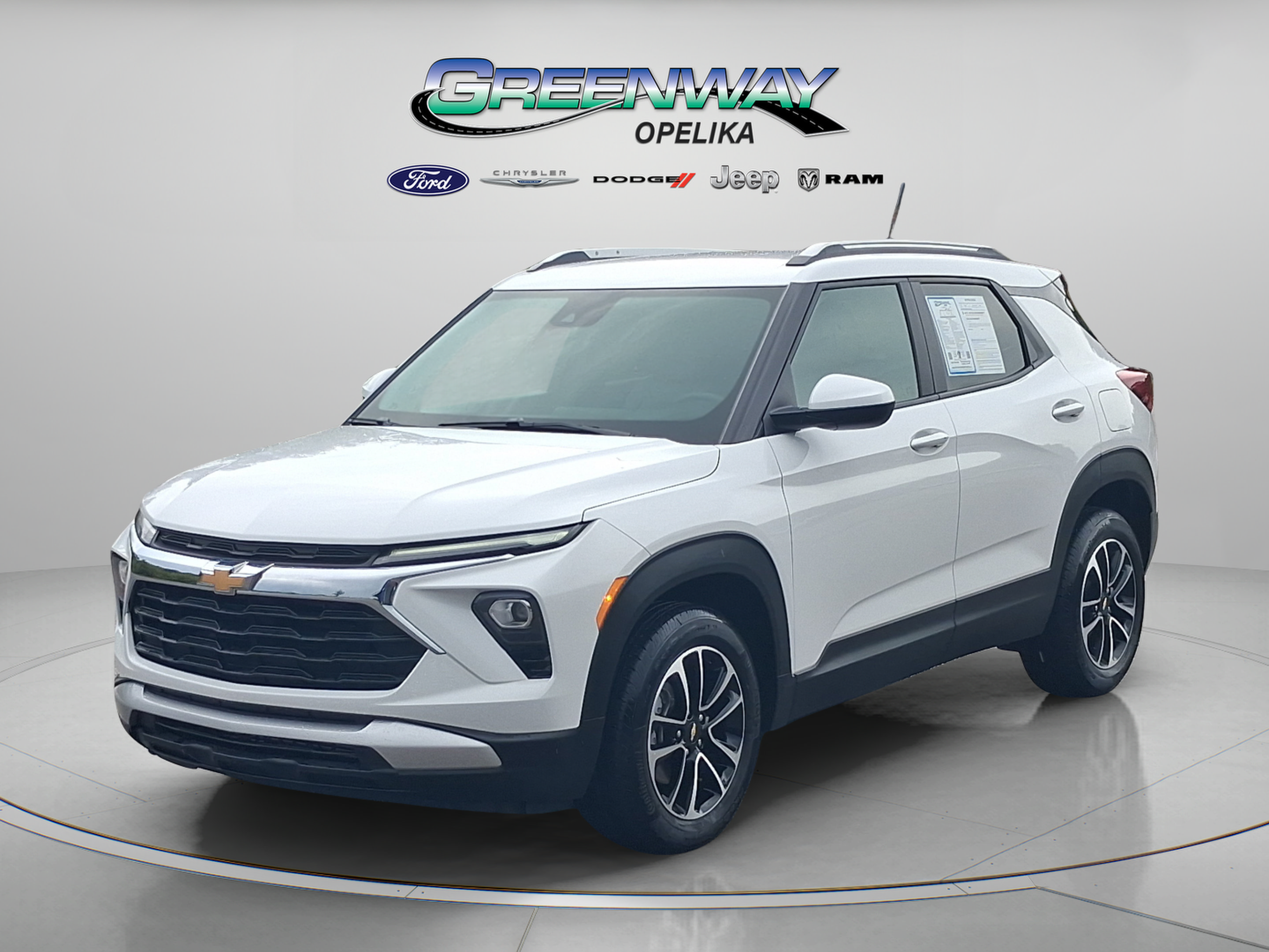 Used 2025 Chevrolet TrailBlazer LT FWD image 3