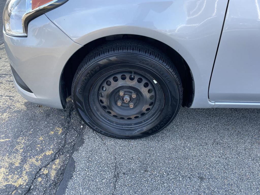 Used 2018 Nissan Versa SV image 9