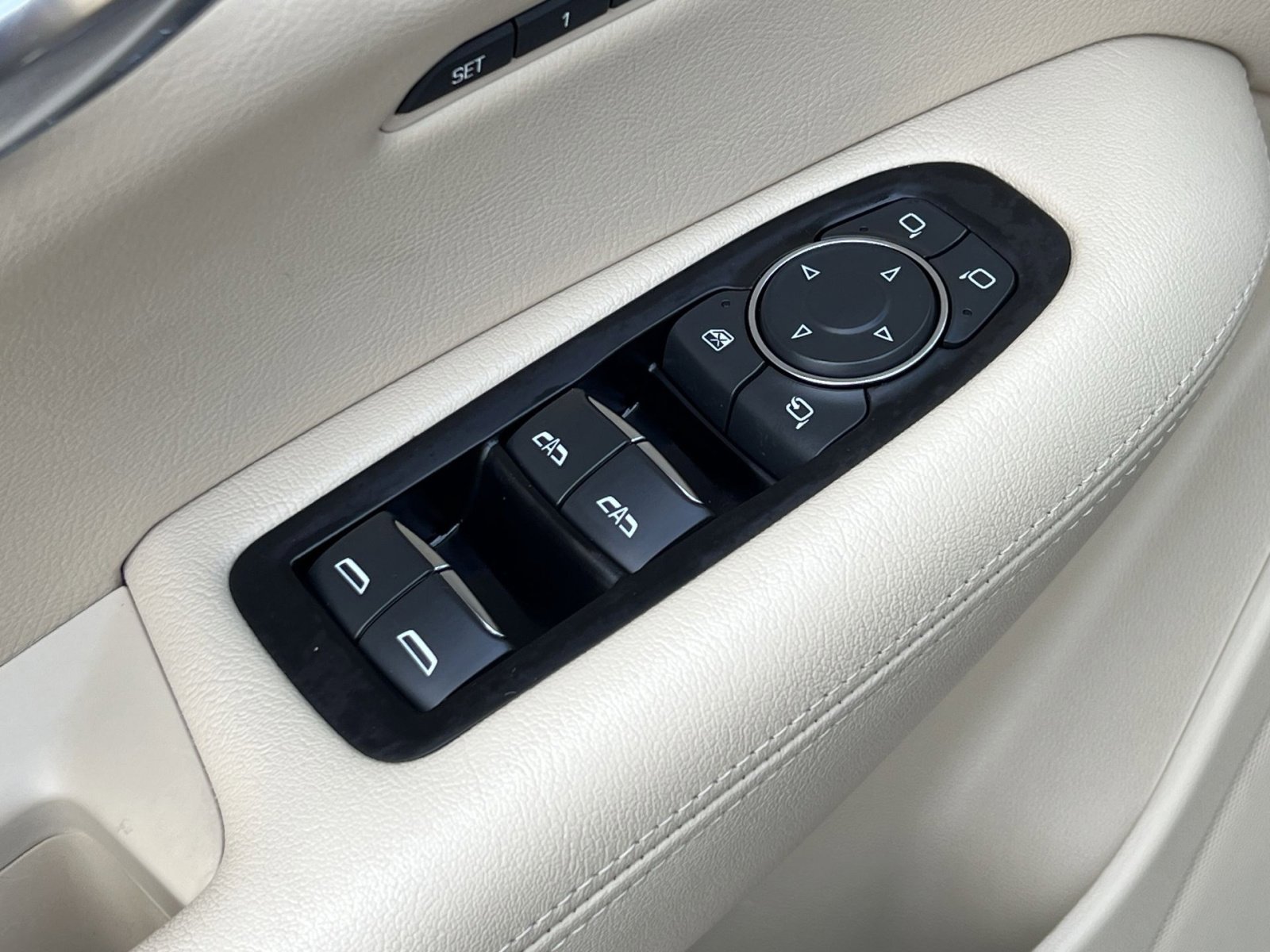 Used 2017 Cadillac XT5 Luxury w/ LPO, Wheel Lock Package image 13