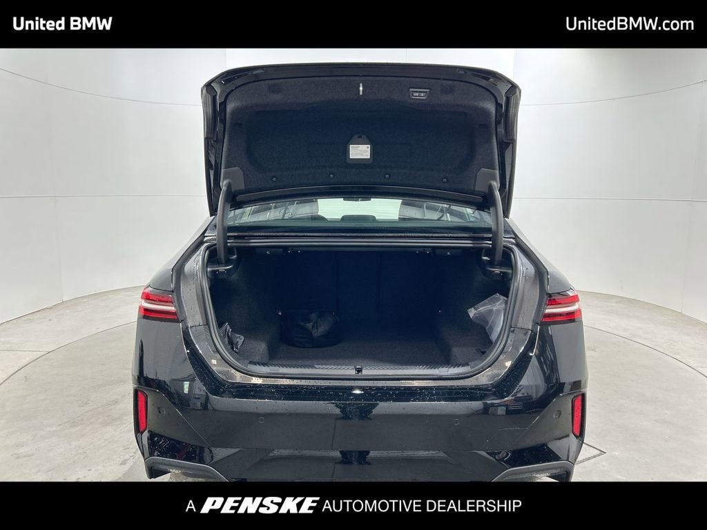 New 2026 BMW 550e xDrive w/ Premium Package image 22