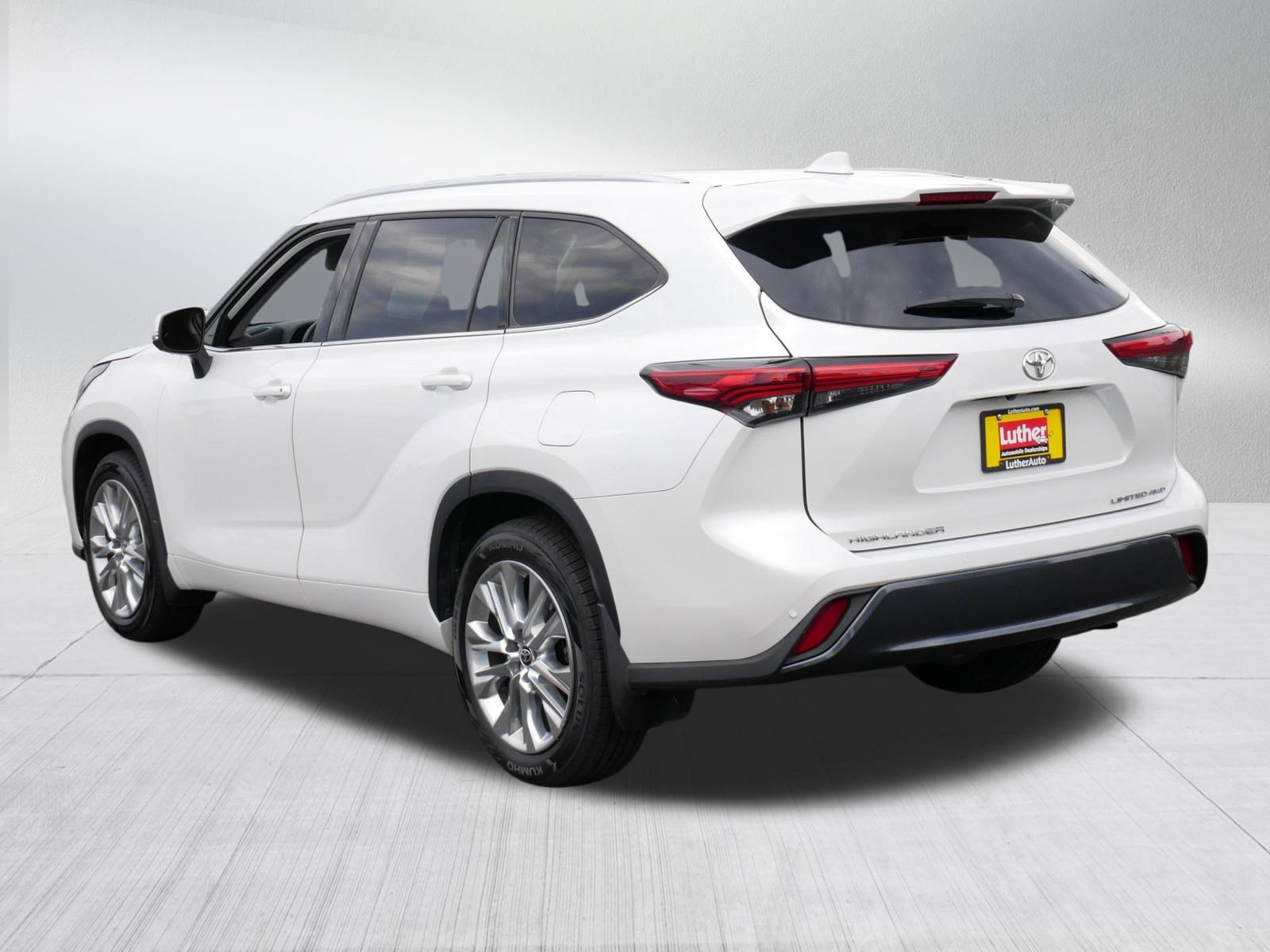 Used 2022 Toyota Highlander Limited AWD/4WD image 5