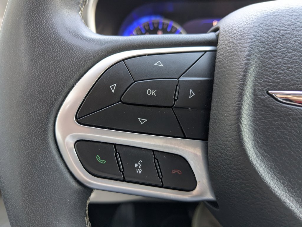 Used 2024 Chrysler Pacifica Touring-L FWD image 23