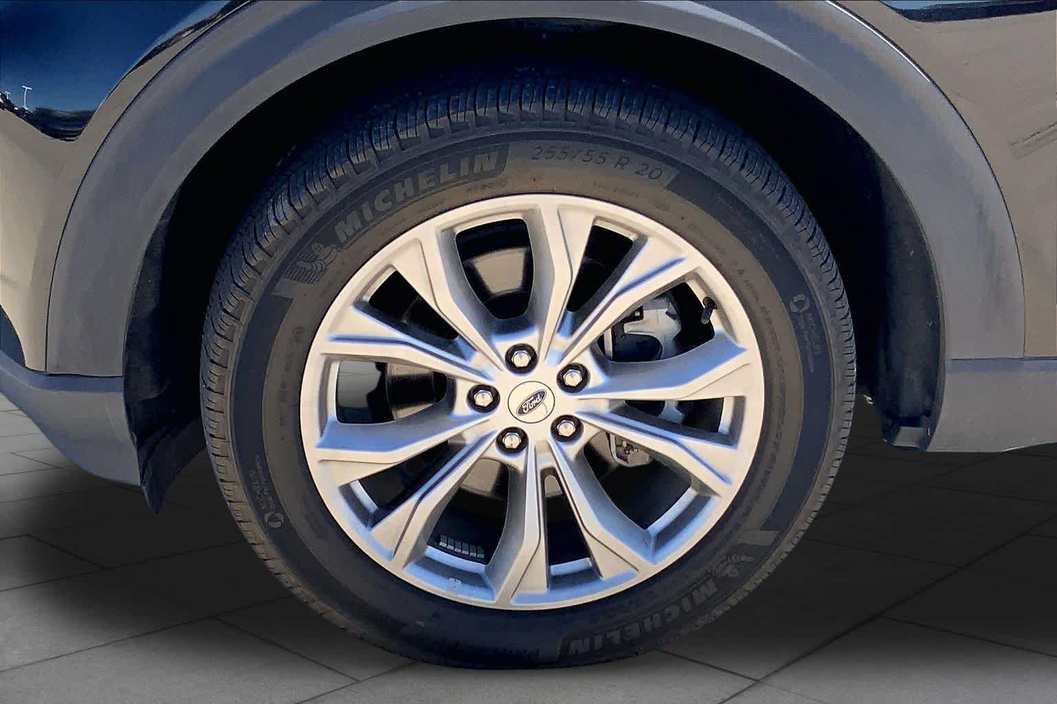 Used 2023 Ford Explorer Limited AWD/4WD image 11