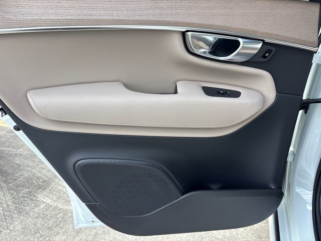 New 2026 Volvo XC90 T8 Core image 15