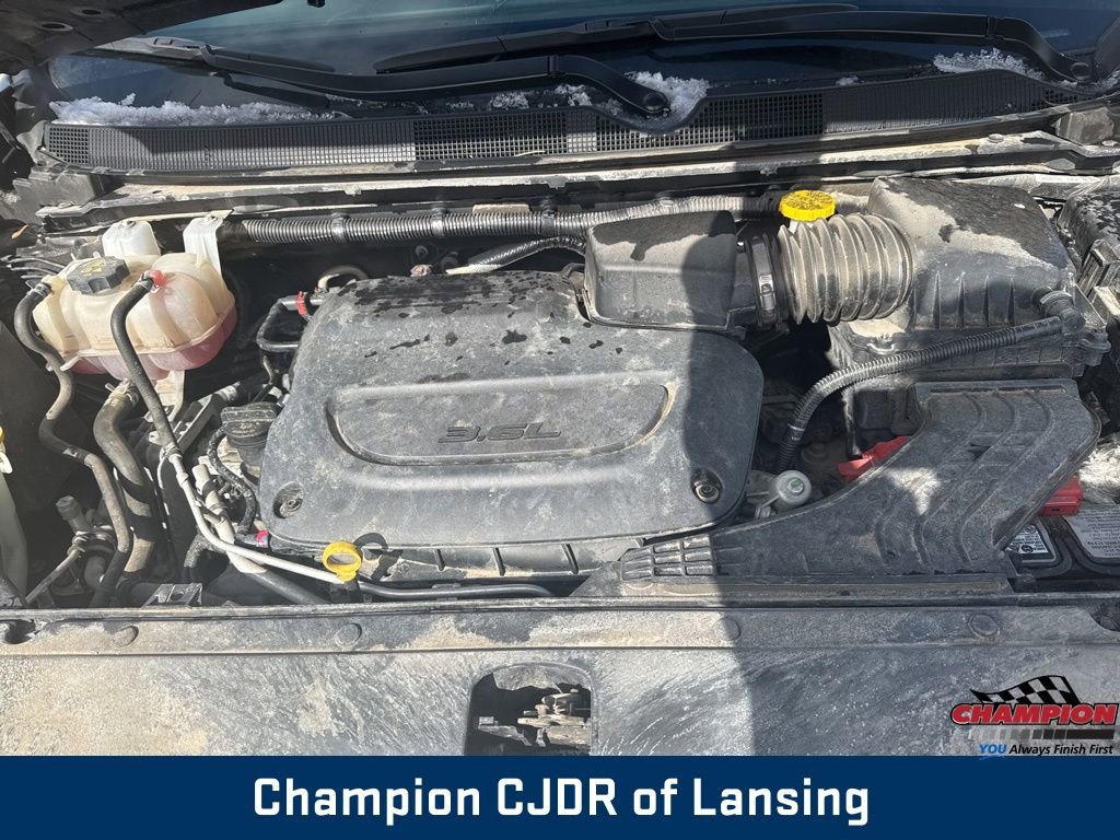 Used 2023 Chrysler Pacifica Touring-L image 8