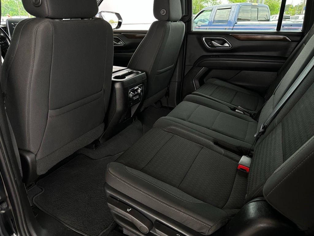 Used 2023 GMC Yukon XL SLE w/ Gmc Pro Safety Plus Package AWD/4WD image 16