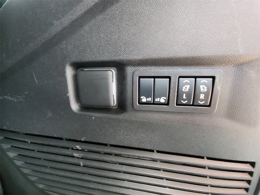 Certified 2024 Chevrolet Tahoe Premier w/ Premium Package image 35